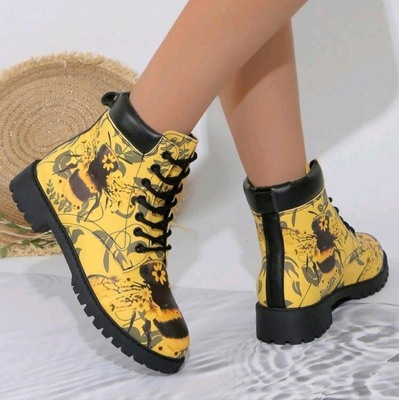 Cross-Border Autumn Lace-Up Boots 3D Bumblebee Print Mid-Calf Leather Boots - Picture 1 of 6